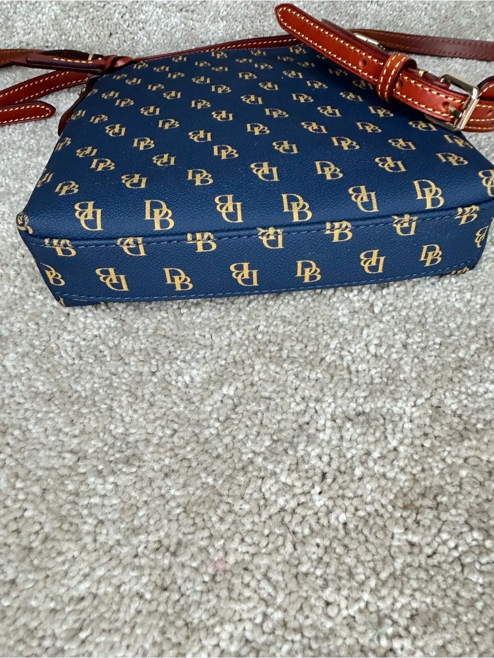 Dooney & Bourke compact dooney